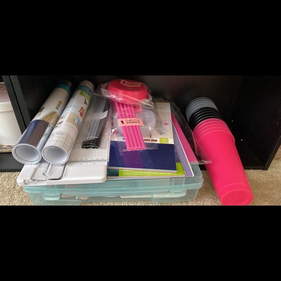 Cricut Explore Air 2 + Everything Bundle - only used a few times - Picture 5 of 5